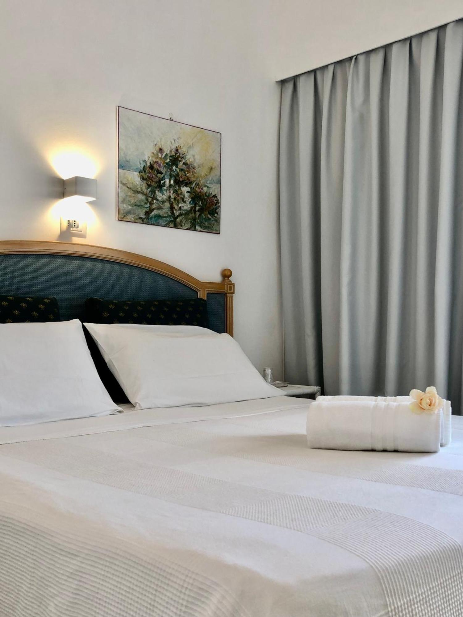 Hotel Pinocchio كاتوليكا المظهر الخارجي الصورة