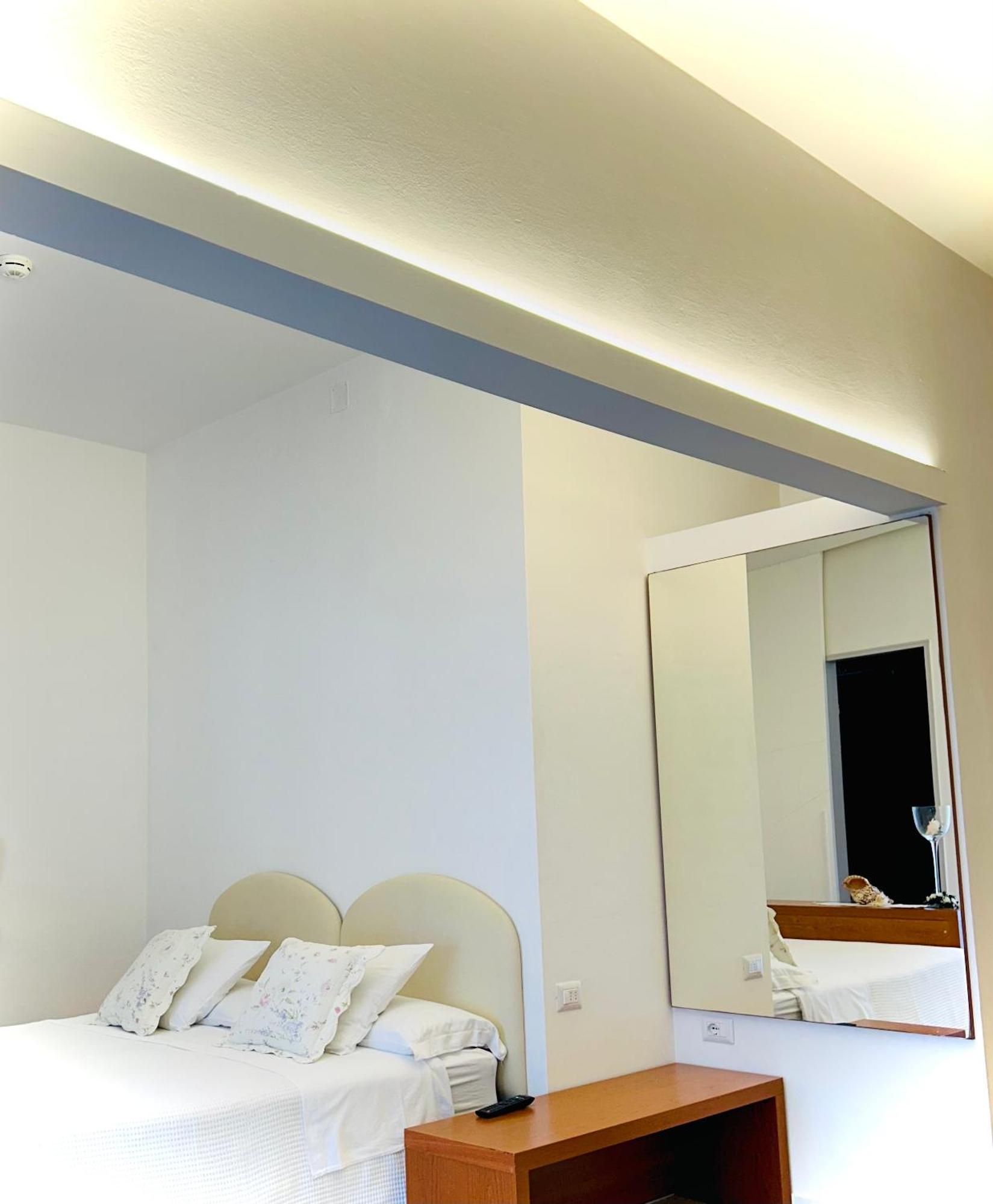 Hotel Pinocchio كاتوليكا المظهر الخارجي الصورة