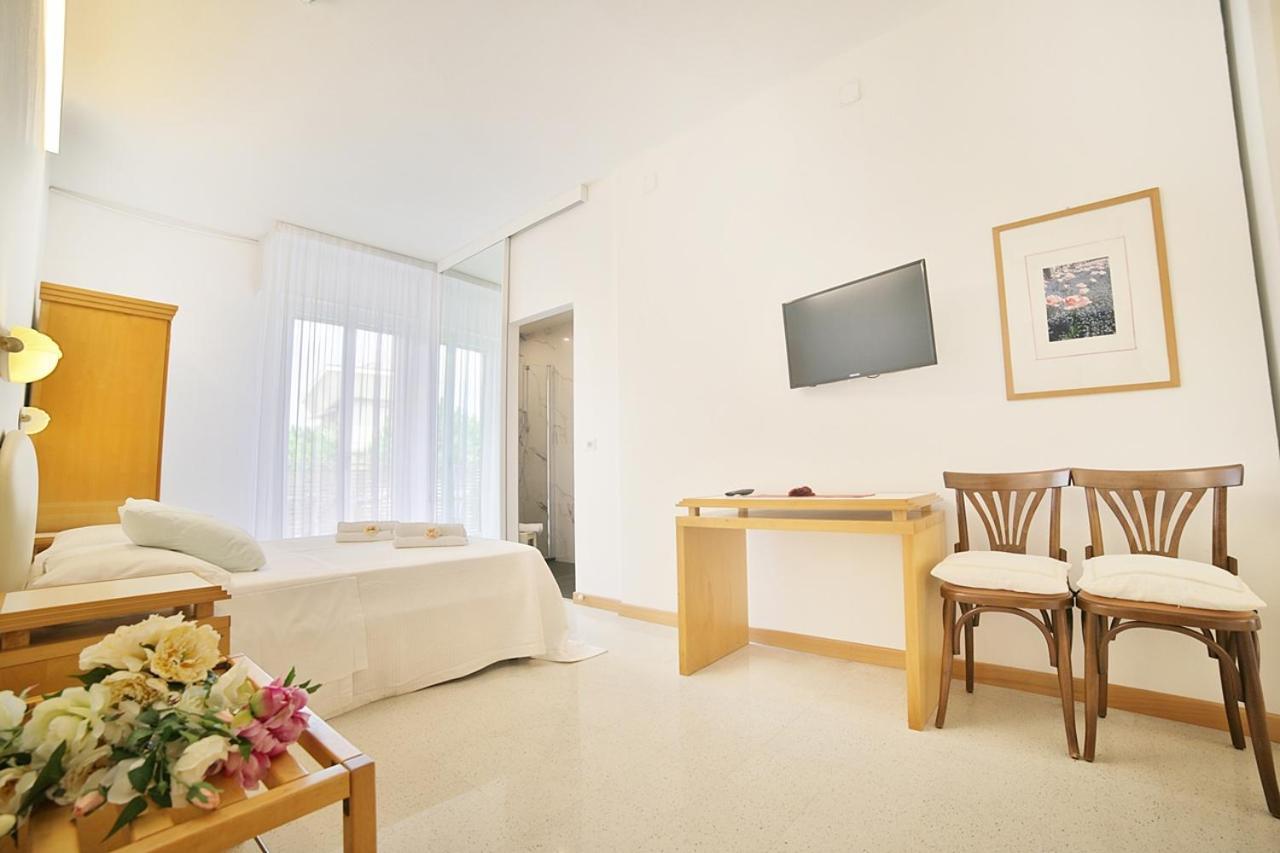 Hotel Pinocchio كاتوليكا المظهر الخارجي الصورة