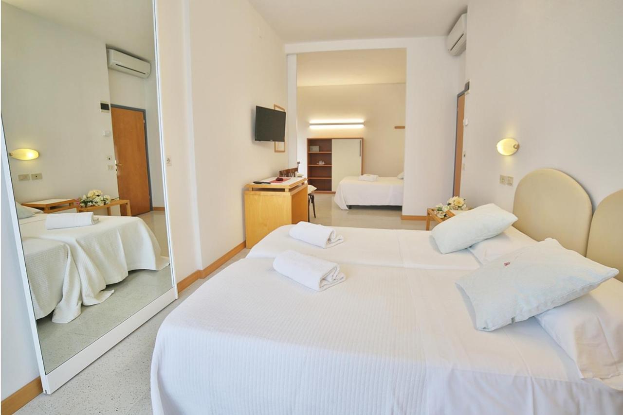 Hotel Pinocchio كاتوليكا المظهر الخارجي الصورة